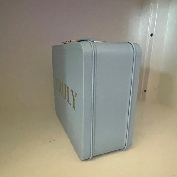 Truly | Tin Box | Lunch Box - Picture 4 of 7
